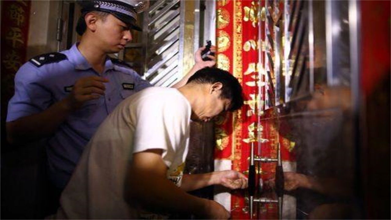 镇宁请开锁师傅开了锁后，师傅为什么一般都不进门，就算主人请也不进去？